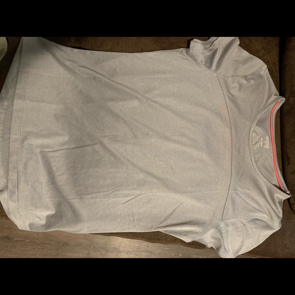 Danskin workout shirt size M